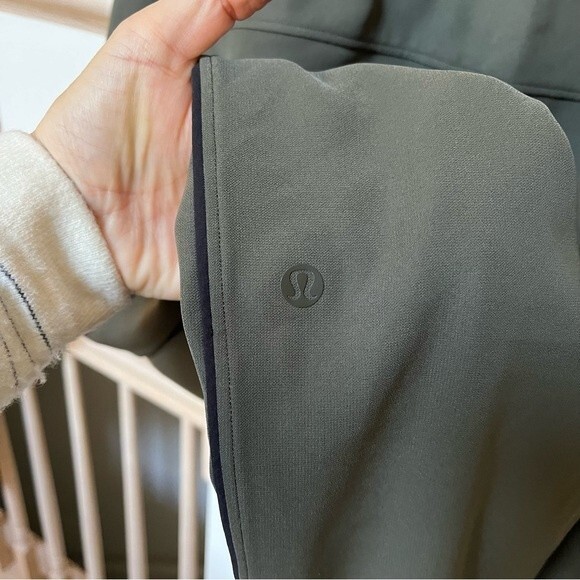 Lululemon On the Right Track Pant in Dark Olive Green 8 NWOT - Picture 9 of 12